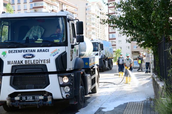 Ankara Mamak’ta cadde ve sokaklar sabunlu su ile yıkanıyor 7