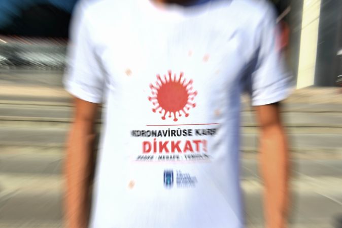 Büyükşehir'in, Ankara'da artan Covid-19 vakalarına dikkat çekmek için hazırladığı tişörtleri yoğun ilgi görüyor 5
