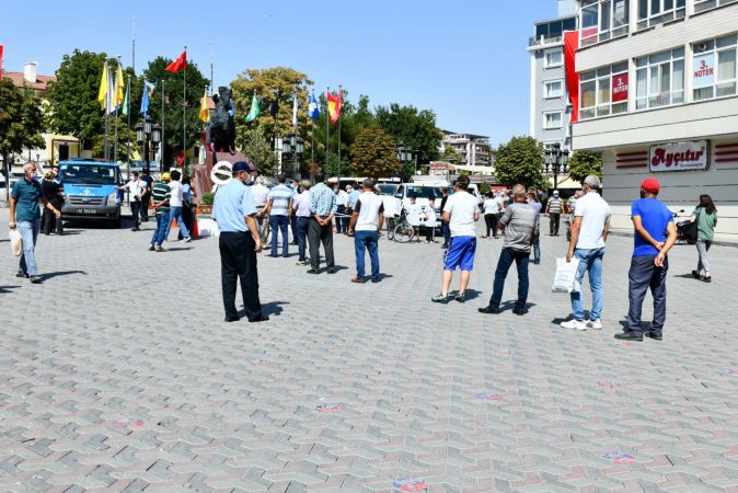Büyükşehir'in, Ankara'da artan Covid-19 vakalarına dikkat çekmek için hazırladığı tişörtleri yoğun ilgi görüyor 2