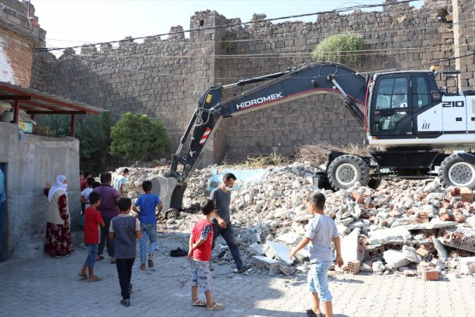 Diyarbakır surları, kaçak yapılardan arındırılıyor 9