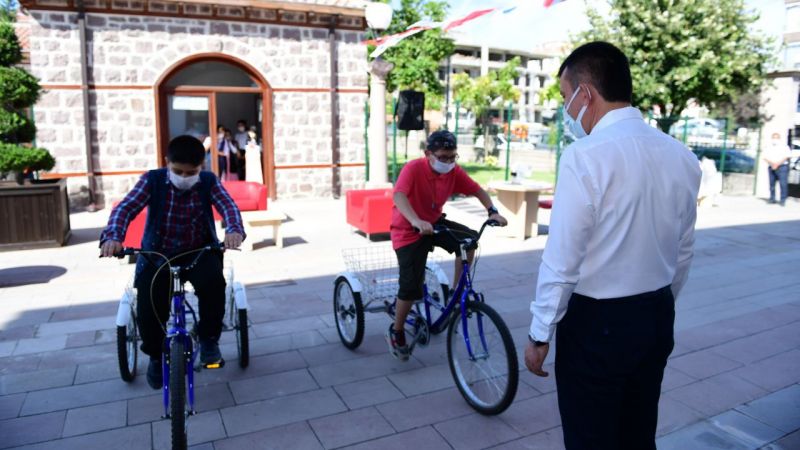 Başkan Balcı, Altındağlı çocuklarla bisiklet sürdü - Ankara 7