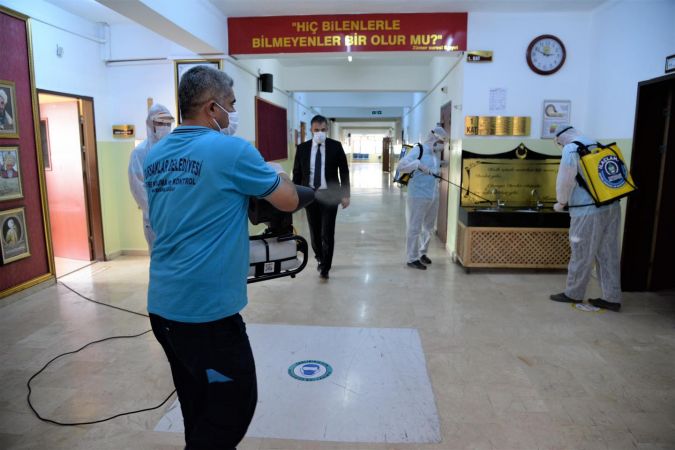 Pursaklar Belediyesi, yüz yüze eğitim öncesinde temizlik seferberliği başlattı - Ankara 4