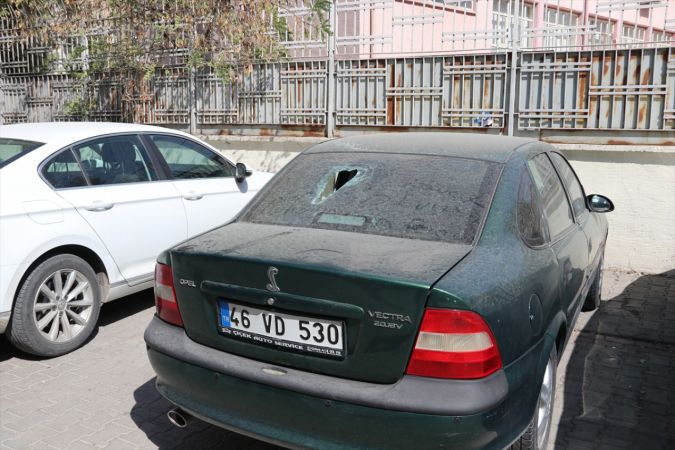 Park halindeki 21 otomobilin camını kırdığı iddia edilen kadın yakalandı 1