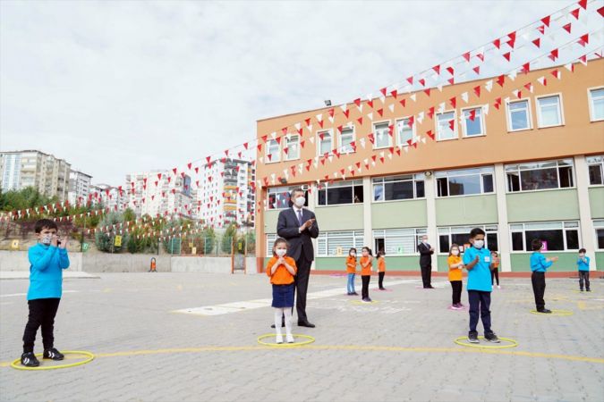 Bakan Selçuk'tan Ankara'daki okullara ziyaret 3