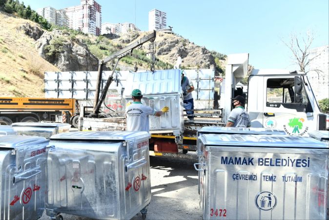 Ankara Mamak’ta çöp konteynerleri yenileniyor 3