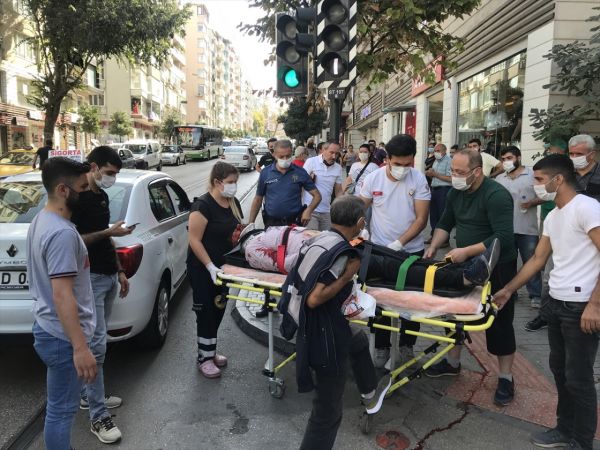 Bursa'da dolmuşun çarptığı yaya ağır yaralandı 2