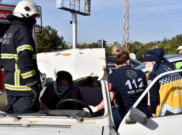 Kırıkkale'de korkunç kaza: 6 yaralı 3