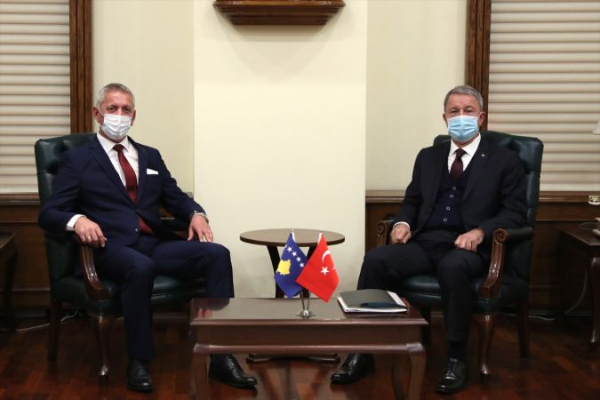 Milli Savunma Bakanı Akar, Kosovalı mevkidaşı Quni ile görüştü 4
