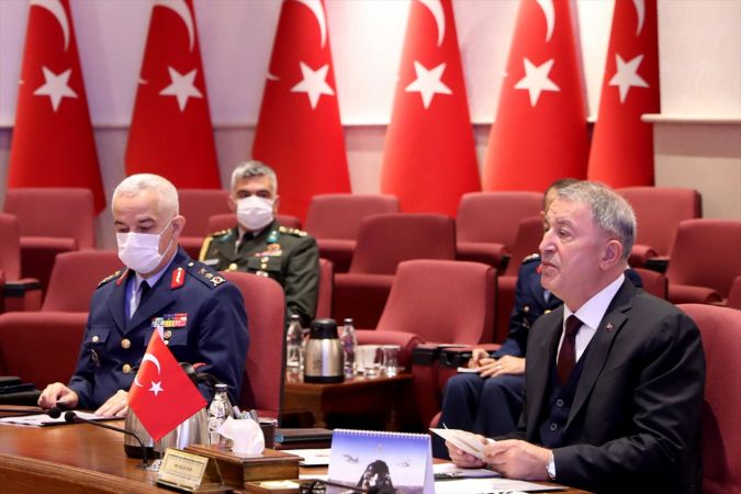 Milli Savunma Bakanı Akar, Kosovalı mevkidaşı Quni ile görüştü 6