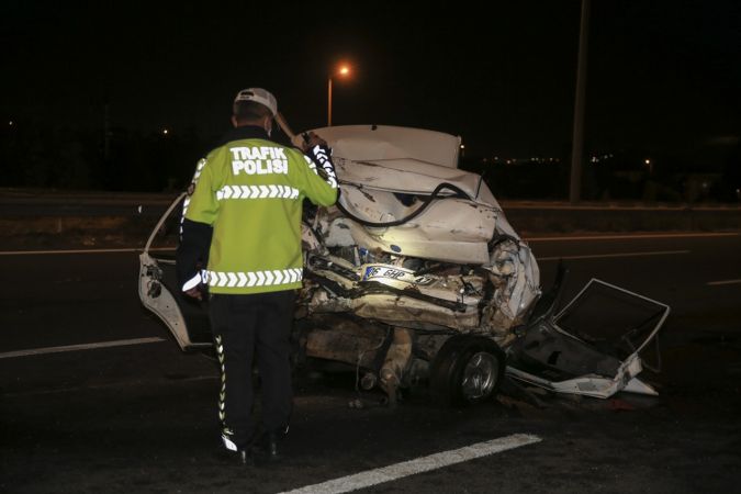 Ankara'da feci kaza: Tır otomobile arkadan çarptı: 2 ölü 1