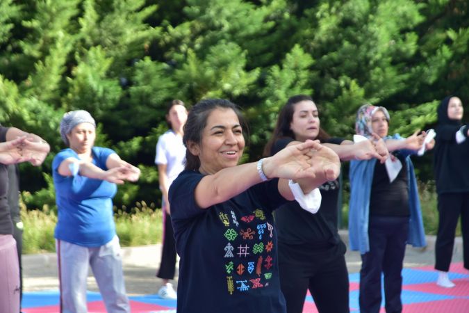 Mamaklı kadınlardan sosyal mesafeli spor - Ankara 3