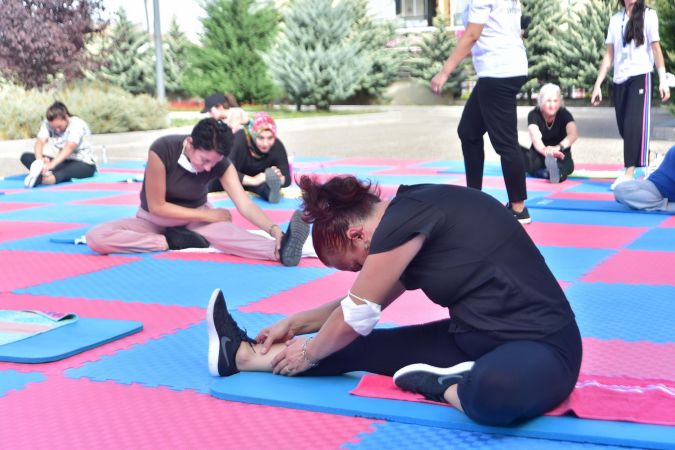 Mamaklı kadınlardan sosyal mesafeli spor - Ankara 8