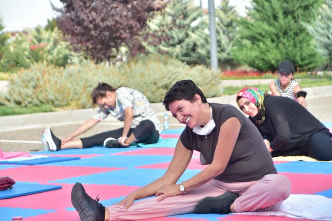 Mamaklı kadınlardan sosyal mesafeli spor - Ankara 10