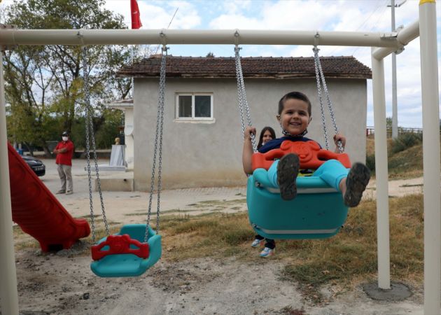 Edirne'nin köylerine çocuk oyun parkları kuruldu 3