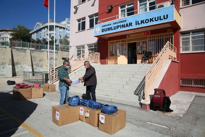 Keçiören Belediyesi öğrencilere çanta ve kırtasiye malzemesi hediye etti - Ankara 2