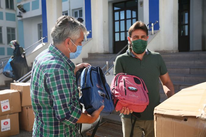Keçiören Belediyesi öğrencilere çanta ve kırtasiye malzemesi hediye etti - Ankara 3