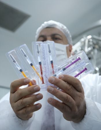 Bakan Koca müjdeyi verdi! Yerli Kovid-19 aşısında insan üzerinde deneme aşamasına geçildi 58