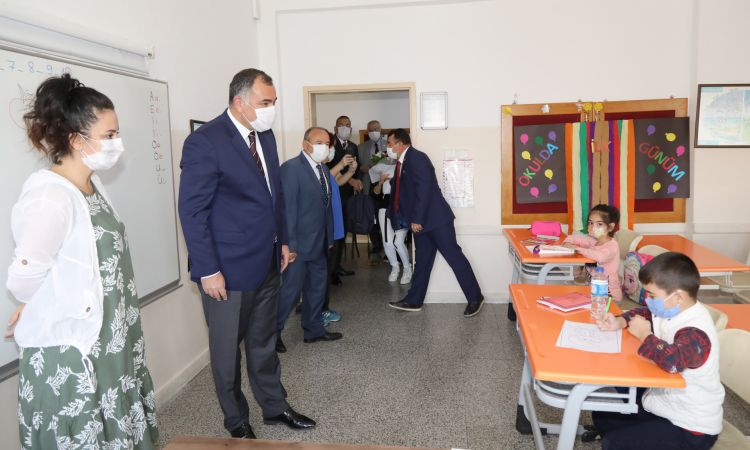 Başkan Taşdelen'den öğrencilere ziyaret 1