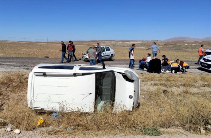 Sivas'ta korkunç kaza: 5 yaralı 2