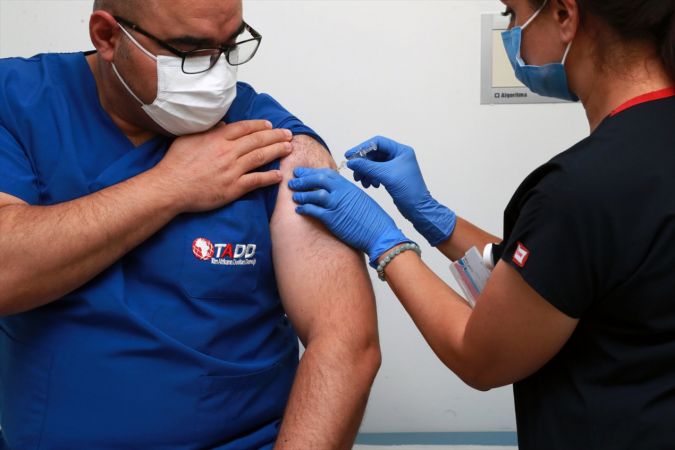 Son Dakika: Kovid-19 aşı denemeleri Ankara Şehir Hastanesinde başlandı 11
