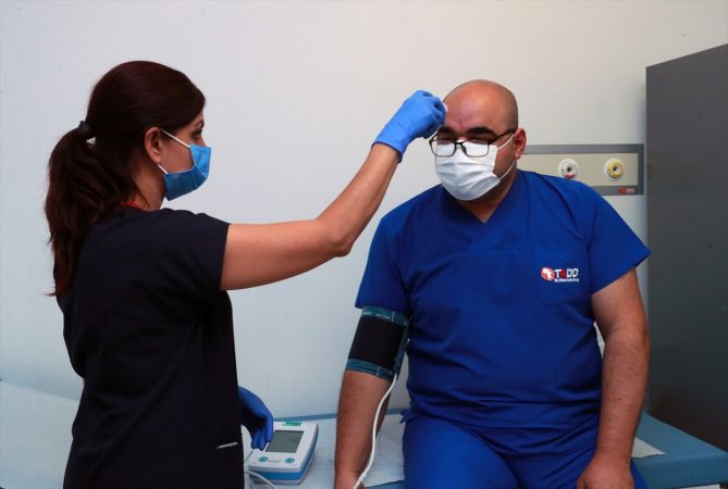 Son Dakika: Kovid-19 aşı denemeleri Ankara Şehir Hastanesinde başlandı 13