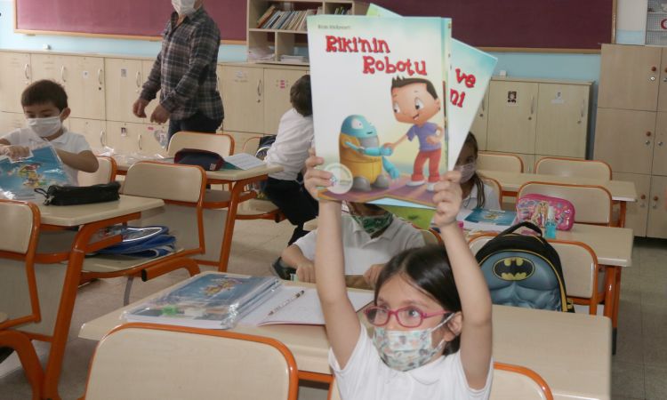 Ankara Çankaya Belediyesi'nden çocuklara kırtasiye seti armağanı 4