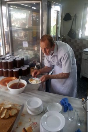 90 yaşındaki Eşref dede 68 yıldır kahvaltı menüsü hazırlıyor 2