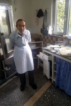 90 yaşındaki Eşref dede 68 yıldır kahvaltı menüsü hazırlıyor 3