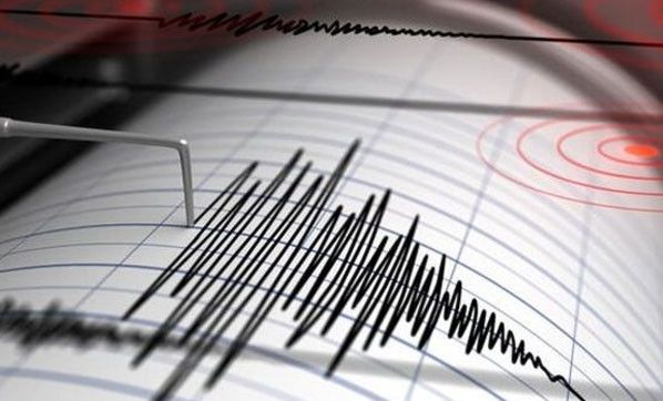 Ege Denizi beşik gibi sallanıyor: Dört saatte 5 büyüklüğünde 2 deprem 4