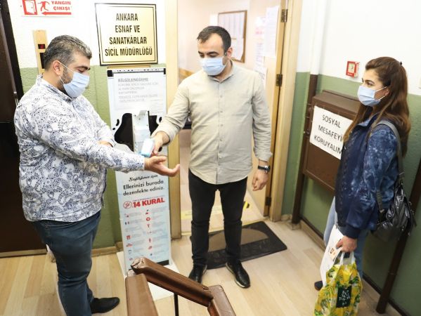 Ankara Esnaf ve Sanatkarlar Odaları Birliği'nde günde iki kez dezenfektan işlemi gerçekleştiriliyor 5