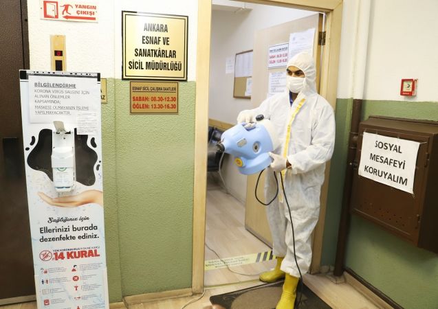 Ankara Esnaf ve Sanatkarlar Odaları Birliği'nde günde iki kez dezenfektan işlemi gerçekleştiriliyor 1