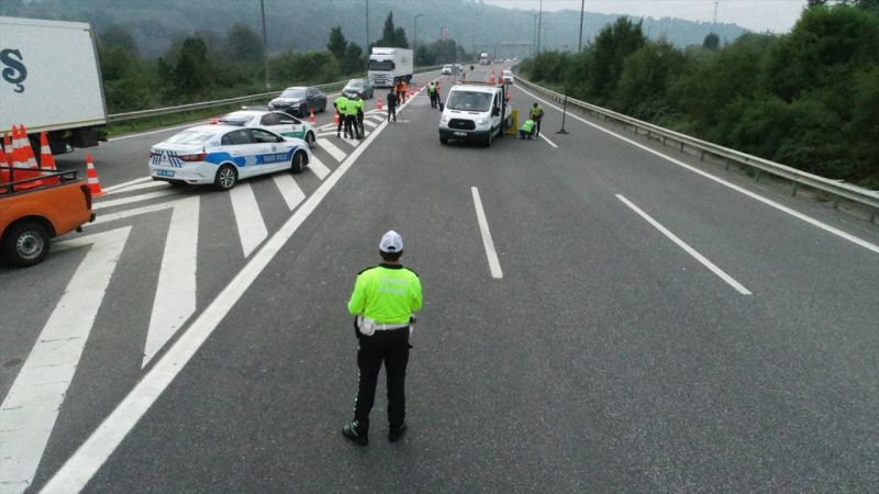 Anadolu Otoyolu Bolu Dağı Tüneli Ankara yönü trafiğe kapatıldı 16