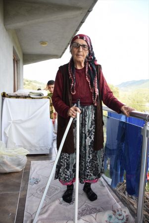 Kalp ve tansiyon hastası 95 yaşındaki Fatma nine Kovid-19'u yendi 5