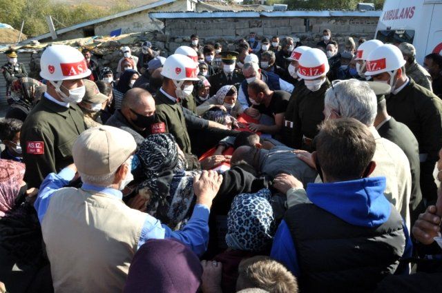 Hatay'da şehit olan sözleşmeli er Volkan Soy'un cenazesi Kars'ta defnedildi 5