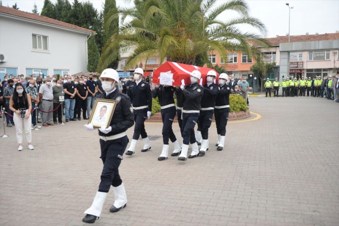 Sakarya'da trafik kazasında şehit olan yunus polisinin cenazesi memleketi Ankara'ya gönderildi 8