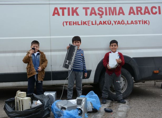 Ankara Keçiören’de 2 ton elektronik atık geri dönüşüme kazandırıldı 5