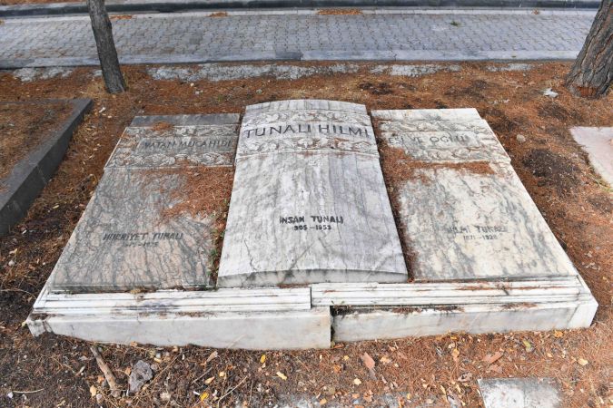 Ankara Büyükşehir Belediyesi'nden devlet büyüklerinin mezarlarına vefa 7