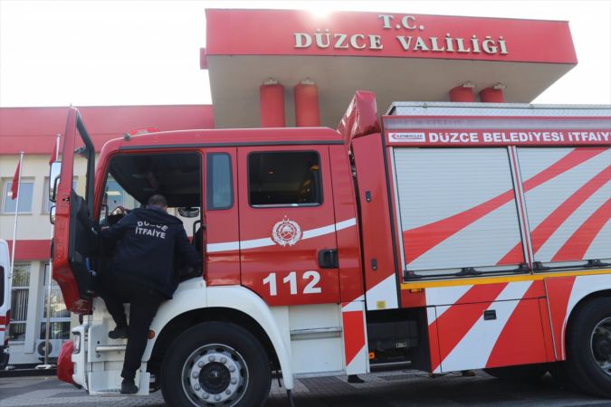 Düzce Valiliği'nde biber gazı patladı! Olay yerine çok sayıda ambulans sevk edildi 15