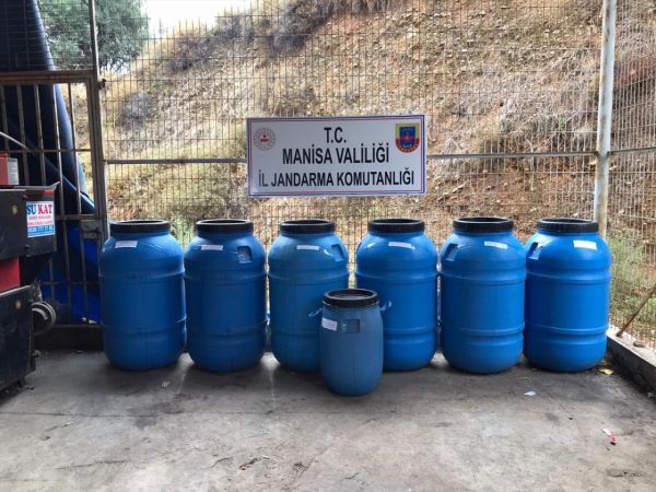 Manisa'da yaklaşık 20 ton kaçak şarap ele geçirildi 1