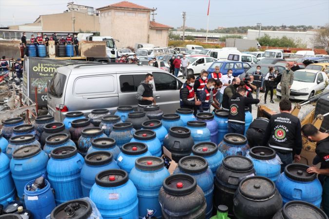 Manisa'da yaklaşık 20 ton kaçak şarap ele geçirildi 11