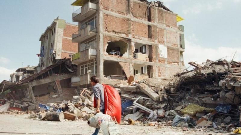 Van depreminin 9. yılı! 604 kişi hayatını kaybetmişti... 2