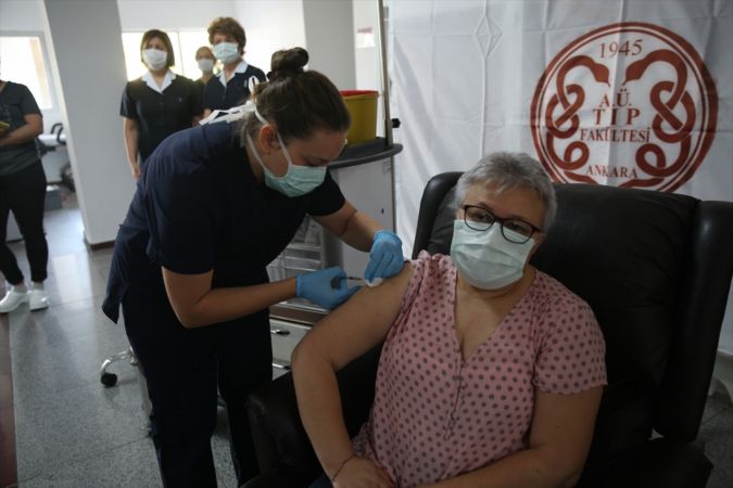 Kovid-19'a karşı geliştirilen aşı Ankara'da gönüllülere uygulanmaya başlandı 2