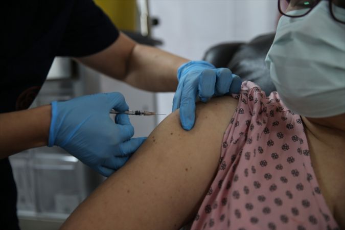 Kovid-19'a karşı geliştirilen aşı Ankara'da gönüllülere uygulanmaya başlandı 4