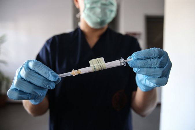 Kovid-19'a karşı geliştirilen aşı Ankara'da gönüllülere uygulanmaya başlandı 11