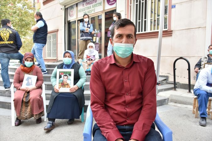 Diyarbakır'daki evlat nöbetine iki aile daha katıldı 1