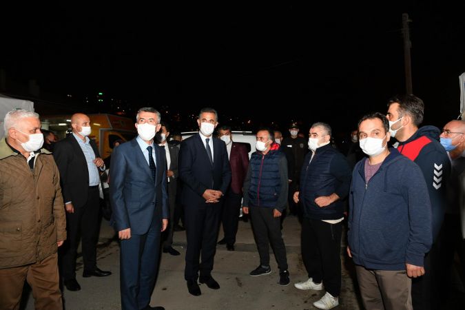 Ankara Mamak Belediye Başkanı Köse, doğalgaz patlayan binada incelemelerde bulundu 10