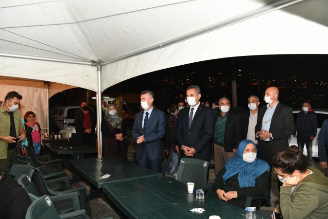 Ankara Mamak Belediye Başkanı Köse, doğalgaz patlayan binada incelemelerde bulundu 11