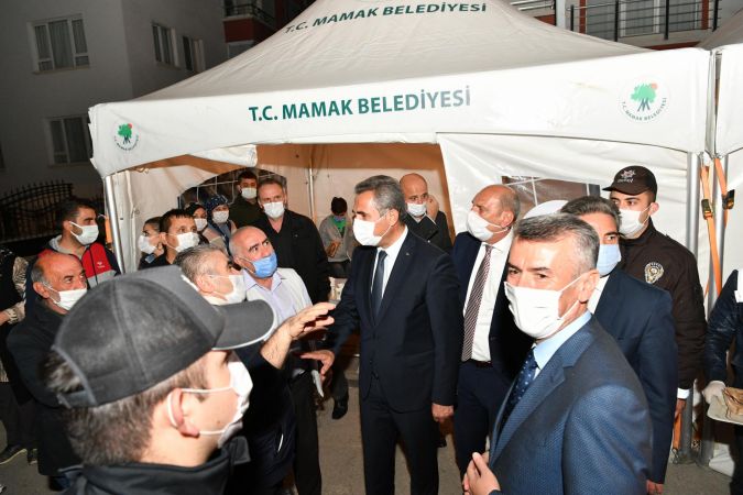 Ankara Mamak Belediye Başkanı Köse, doğalgaz patlayan binada incelemelerde bulundu 14
