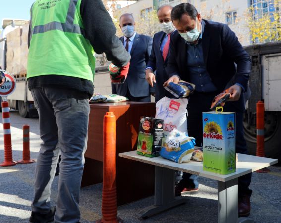Ankara Etimesgut Belediyesi'nden deprem bölgesine 1 tır gıda malzemesi... 2
