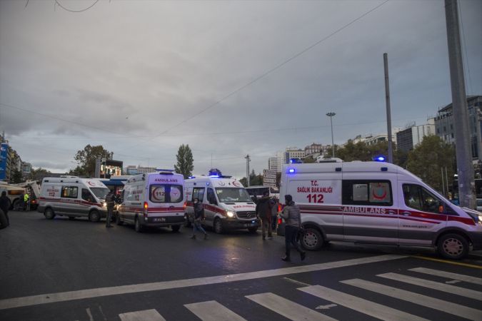 Ankara'da iki otobüsün karıştığı trafik kazasında 17 kişi yaralandı 6